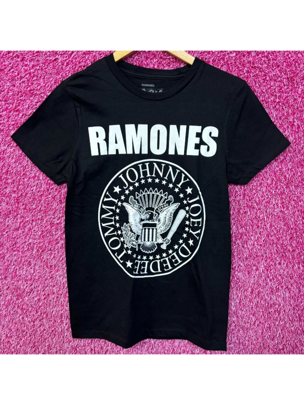 The Ramones Arturo Vega Presidential Seal Punk Band Logo Tee XS